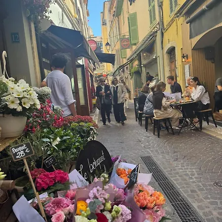 5 Sade - In Old Town Antibes